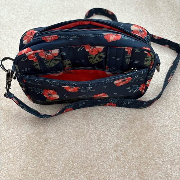 Lug Carousel - Picture 4 of 6